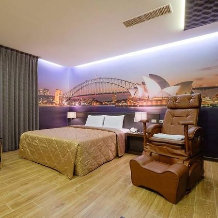 Foxdou Business Motel Tainan Bagian luar foto