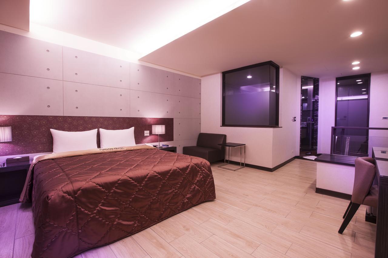 Foxdou Business Motel Tainan Bagian luar foto