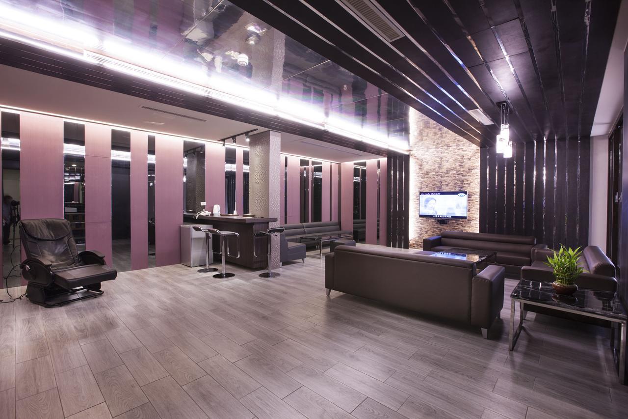 Foxdou Business Motel Tainan Bagian luar foto