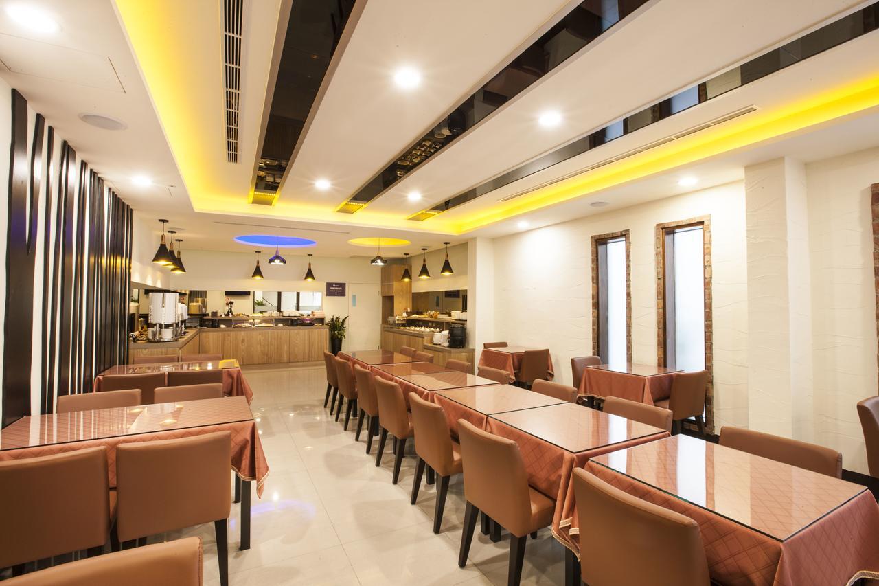 Foxdou Business Motel Tainan Bagian luar foto