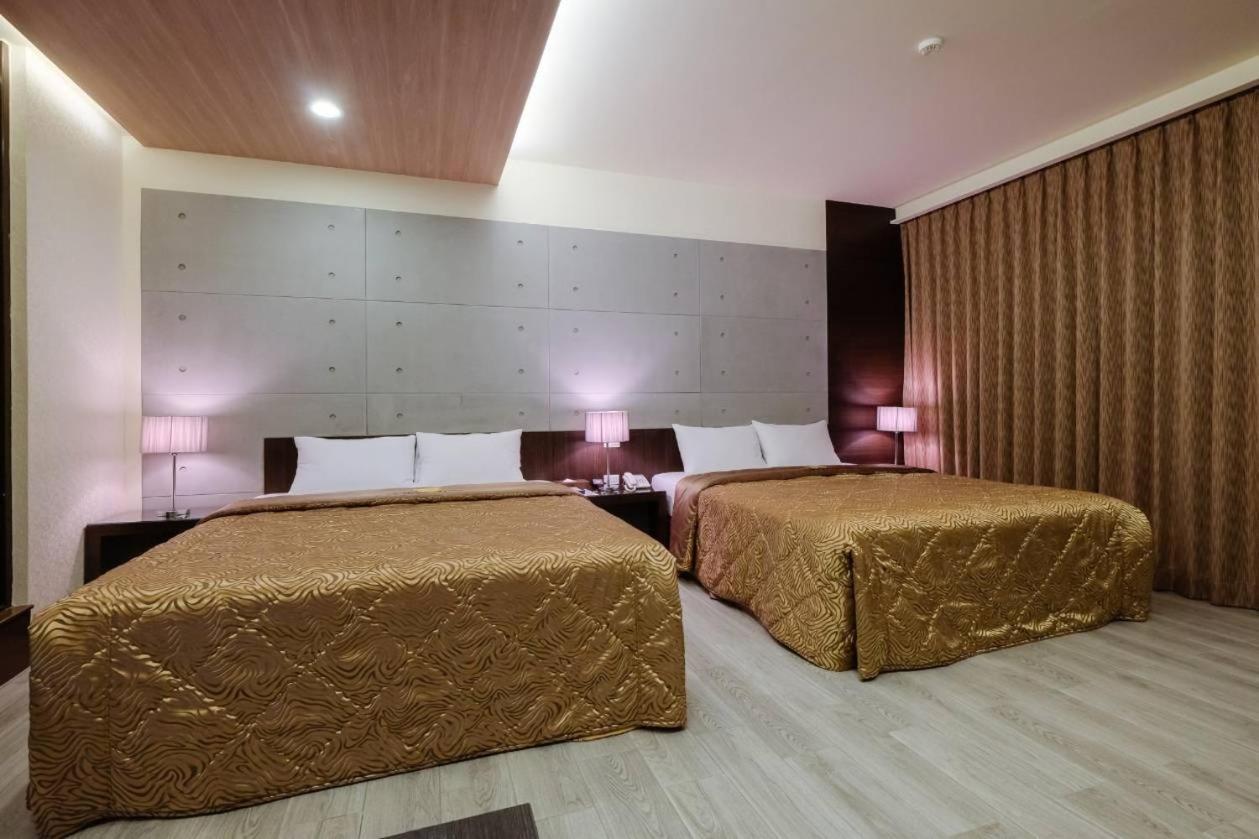 Foxdou Business Motel Tainan Bagian luar foto